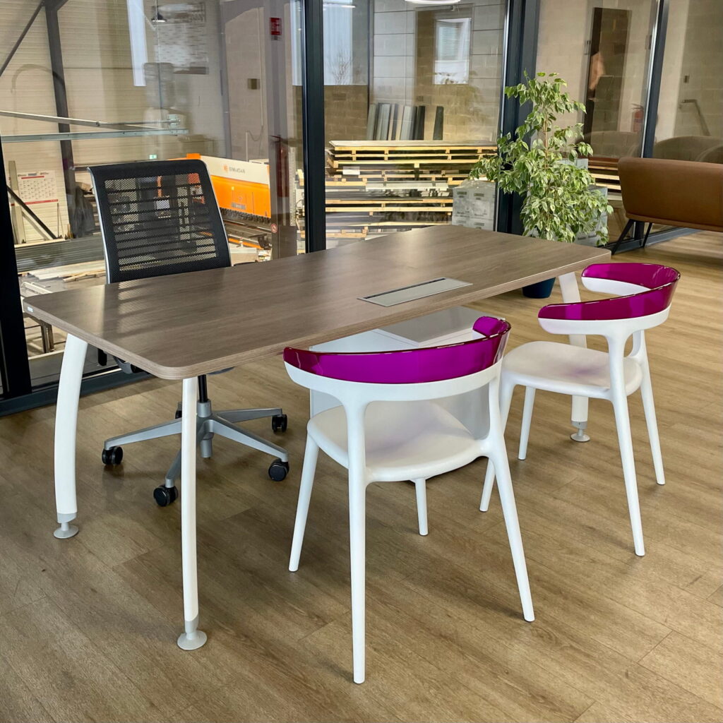 mobilier réemployé conforme aux à la loi AGEC